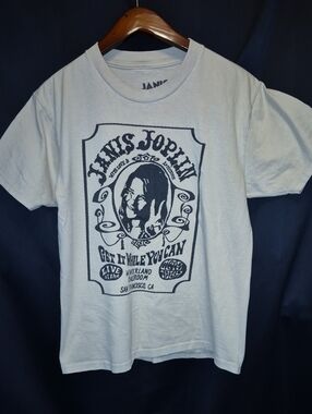 Joplin Graphic Tee  Retro Size Med 2023 Release.